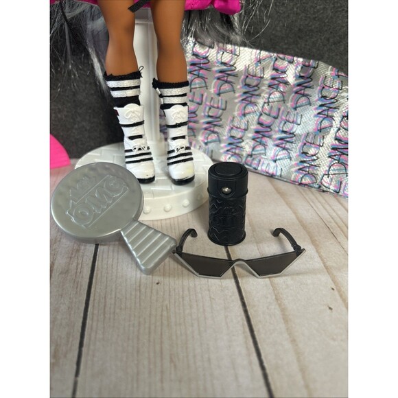 LOL Surprise OMG Dance Dance B-Gurl Fashion Doll and Accessories - Picture 2 of 6